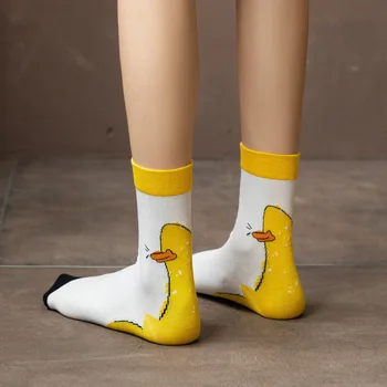 Kadın komik karikatür küçük sarı ördek çorap sevimli moda mutlu kadın çorap 4 renk kawaii hayvan kadın pamuk çorap