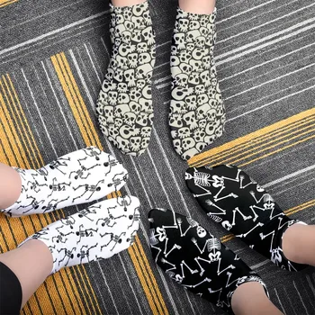 Moda Sevimli Ayak Bileği Çorap Kadın Karikatür Kafatası Ve Crossbones Desenli komik çoraplar Antiskid Görünmez Rahat Çorap Serin Çorap
